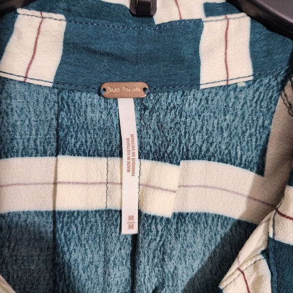 Free People women's window to my heart button-down blouse top size M gre… - Picture 3 of 7